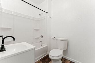 457 Ahnaip St in Menasha, WI - Building Photo - Building Photo
