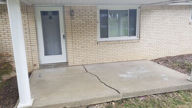 120 Rosemont Dr in Carnot-Moon, PA - Building Photo - Building Photo