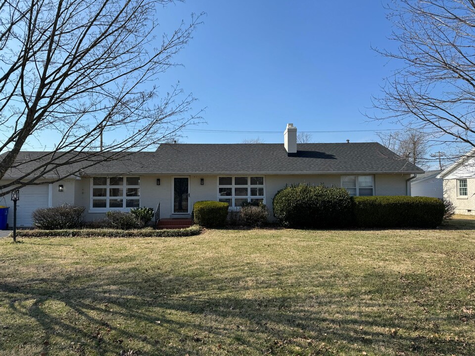 705 Hampton Dr in Bowling Green, KY - Building Photo