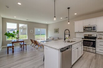 27417 E Oak View Dr in Lee's Summit, MO - Building Photo - Building Photo