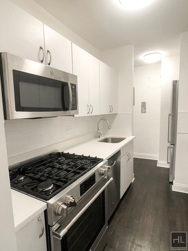 EAST 57 STREET in New York, NY - Building Photo - Building Photo