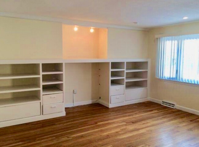 35 Higgins St, Unit 1 in Boston, MA - Building Photo - Building Photo