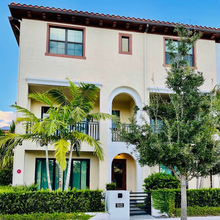 5113 Beckman Ter in Palm Beach Gardens, FL - Building Photo