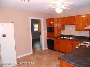 1641 Airport Dr in Tallahassee, FL - Building Photo - Building Photo