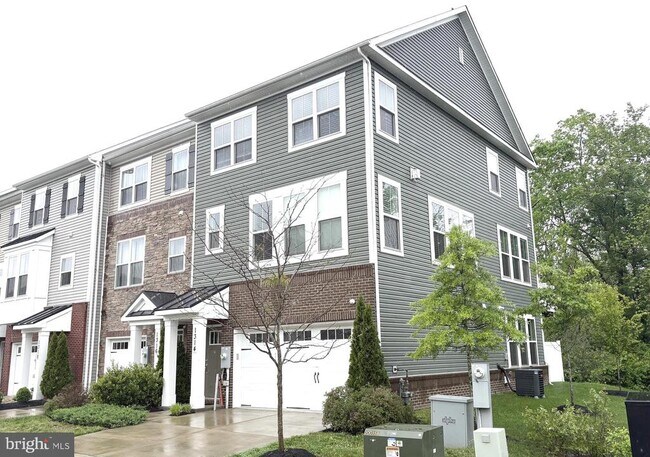1314 Hawk Hollow Dr in Crofton, MD - Building Photo - Building Photo