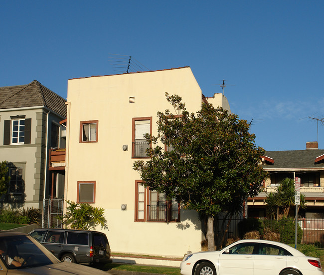 316 N New Hampshire Ave in Los Angeles, CA - Building Photo - Building Photo