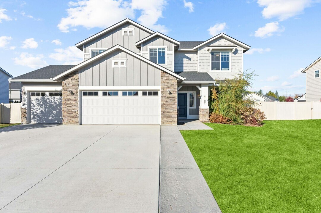 4102 W Spring House Dr in Eagle, ID - Building Photo