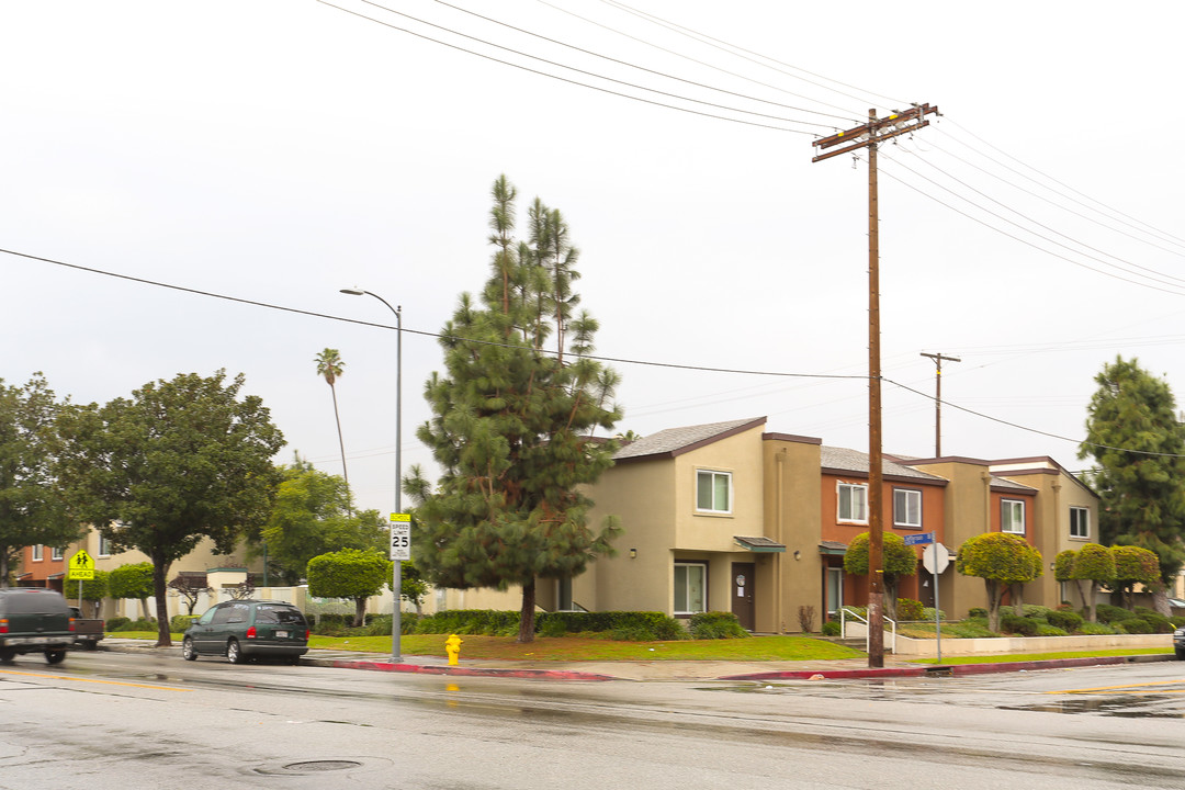 Jefferson Townhomes in Los Angeles, CA - Building Photo