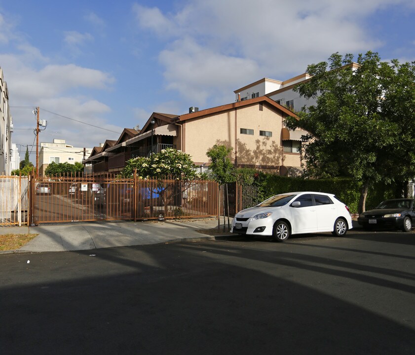 961 S Manhattan Pl in Los Angeles, CA - Foto de edificio