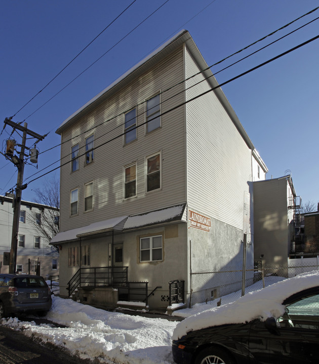 393 3rd St in Jersey City, NJ - Building Photo