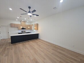 7956 Bonaire St in Houston, TX - Building Photo - Building Photo