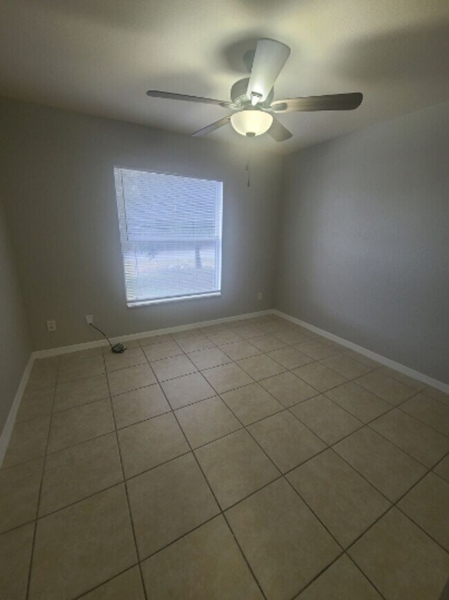 4610 Douglas Ln in Lehigh Acres, FL - Building Photo - Building Photo