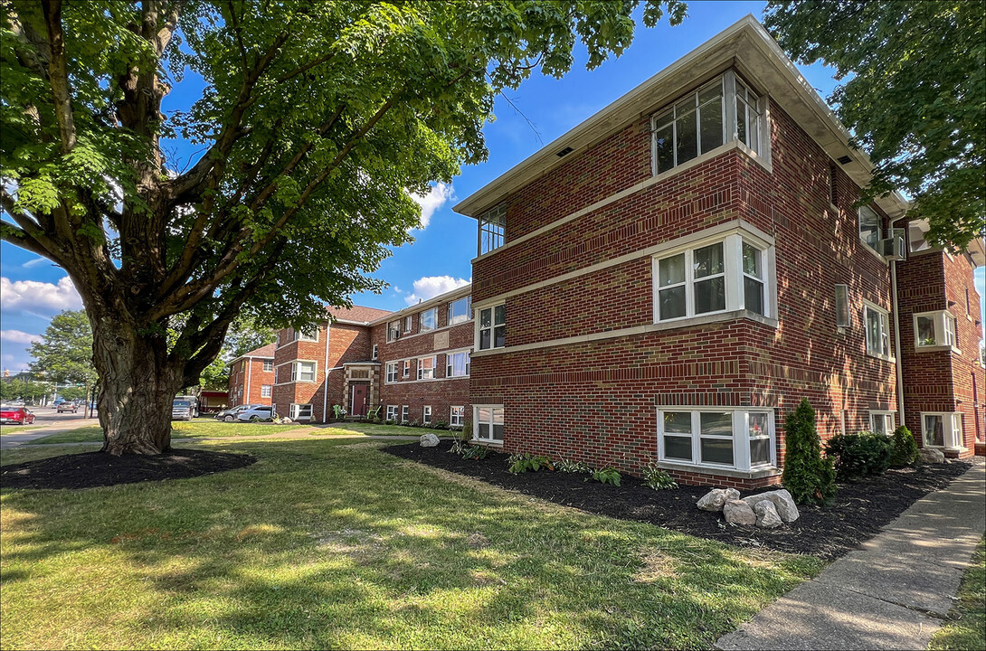 Cypress West Akron Apartments in Akron, OH - Building Photo