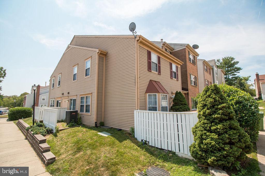 11400 Appledowre Way in Germantown, MD - Building Photo