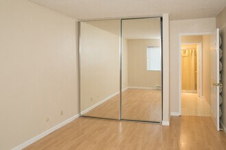 377 Mandarin Dr in Daly City, CA - Foto de edificio - Building Photo