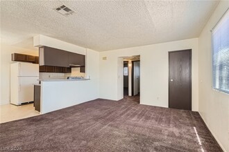 1537 Cobb Ln, Unit 1 in Las Vegas, NV - Building Photo - Building Photo