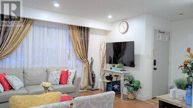 6532 Kuhn Crescent in Niagara Falls, ON - Building Photo - Building Photo