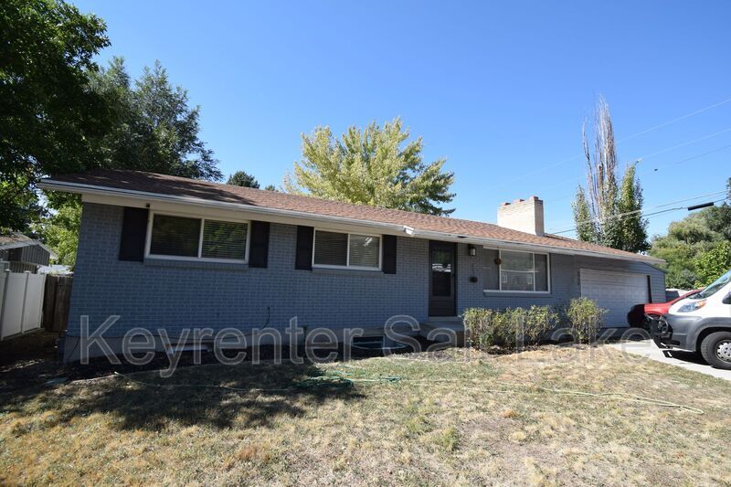 5726 S Highland Dr in Holladay, UT - Foto de edificio