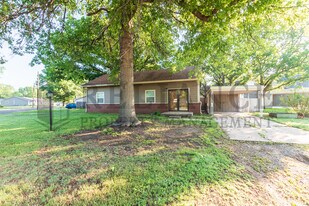 300 W Breese Ave in Colwich, KS - Building Photo