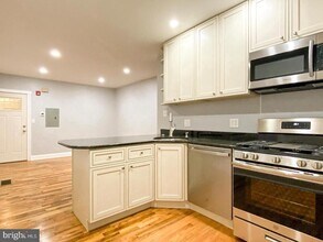 1728 Mt Vernon St in Philadelphia, PA - Building Photo - Building Photo