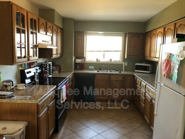 2220 Montana Ave in Sun Prairie, WI - Building Photo - Building Photo