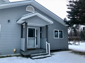 12100 E Woodstock Dr in Palmer, AK - Building Photo