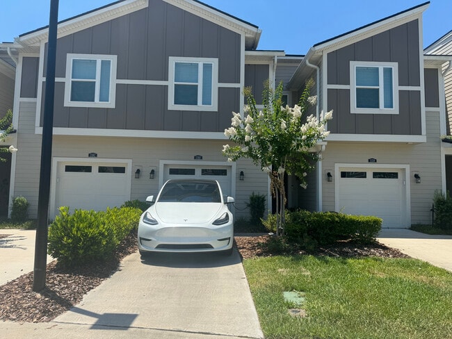 property at 11160 Minnetta Ct