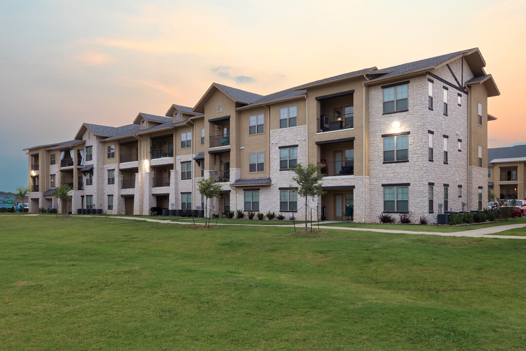 4 Corners Apartments in Frisco, TX - Building Photo