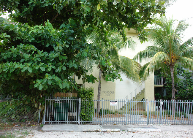 3184 SW 27th Ave in Miami, FL - Foto de edificio - Building Photo