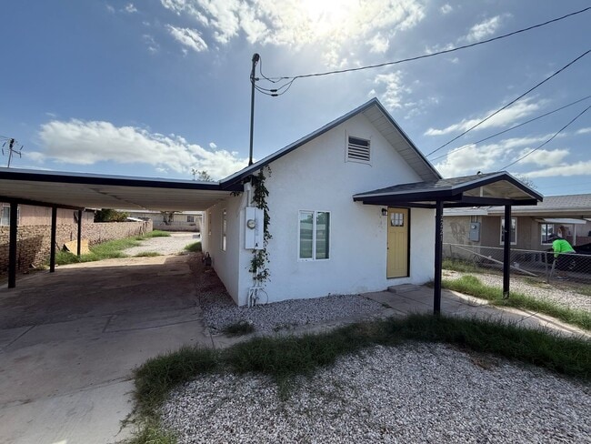 property at 2221 W 1st St