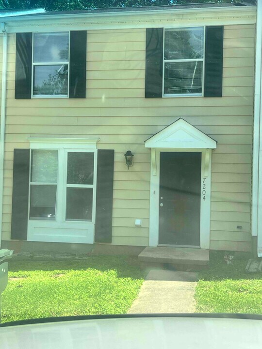 7204 Shellburne Dr in Raleigh, NC - Building Photo