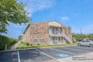 2200 E Trinity Mls Rd in Carrollton, TX - Building Photo