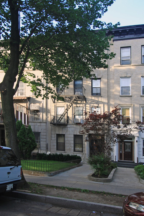 848 Eastern Pky in Brooklyn, NY - Building Photo