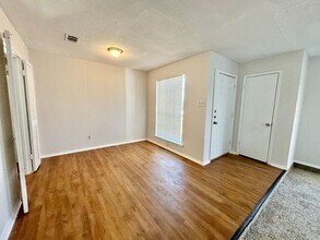 800 Irwin Dr in Hurst, TX - Building Photo - Building Photo