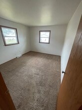 343 W Newhall Ave. (8 Unit) in Waukesha, WI - Foto de edificio - Interior Photo