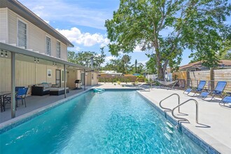 2927 Forest Ln in Sarasota, FL - Foto de edificio - Building Photo