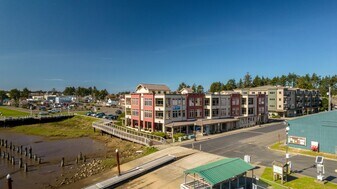 75 Harbor St in Florence, OR - Building Photo