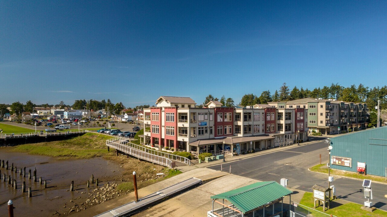 75 Harbor St in Florence, OR - Building Photo