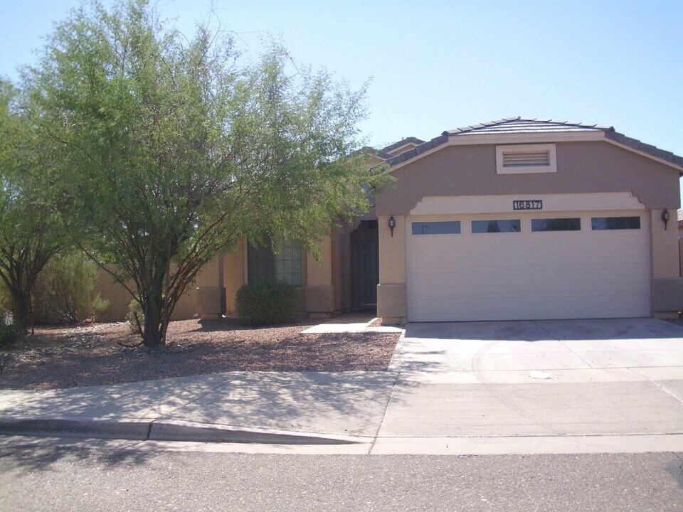 16817 W Cottonwood St in Surprise, AZ - Building Photo