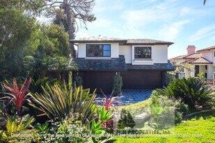 2907 Cliff Dr in Newport Beach, CA - Building Photo