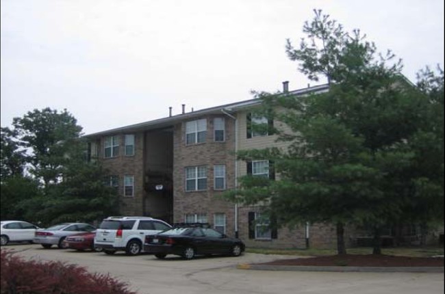 Chouteau Bay Apartments in Granite City, IL - Foto de edificio - Building Photo