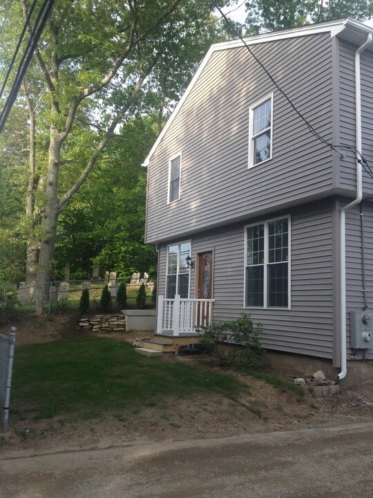 34 Smith Ave in Smithfield, RI - Foto de edificio