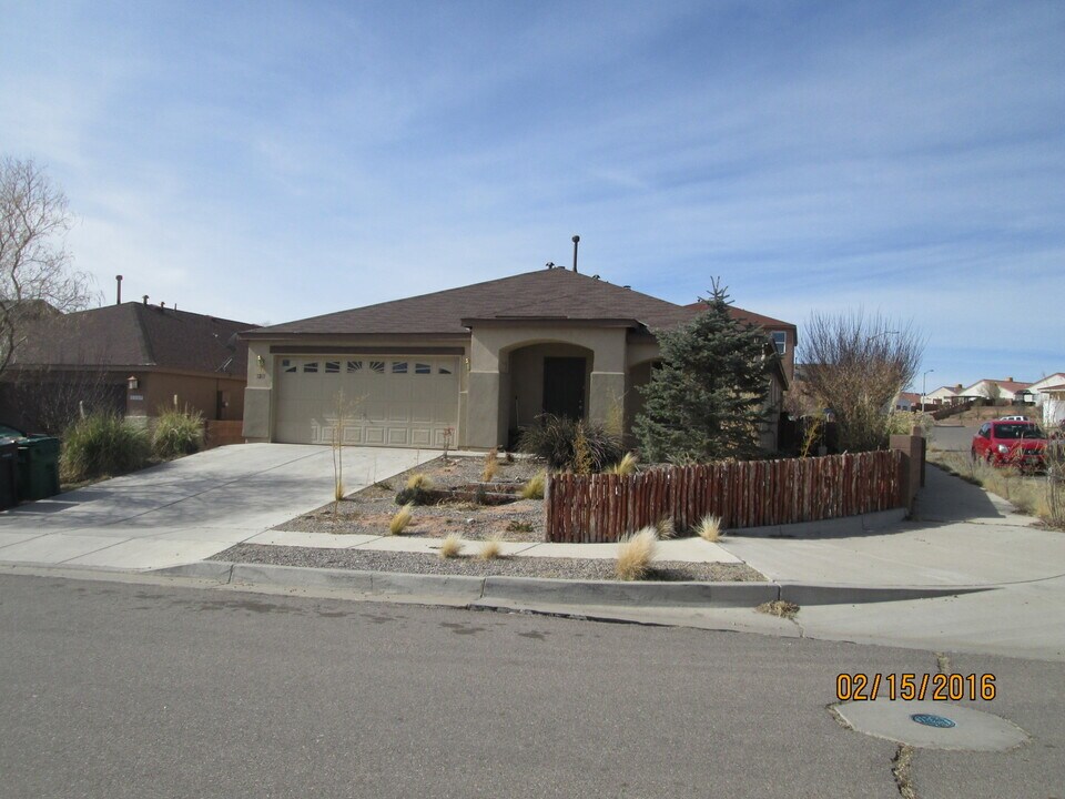 5211 Mayhill Ct NE in Rio Rancho, NM - Building Photo