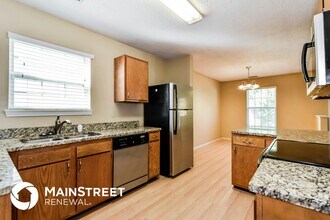 5378 Milhouse Rd in Indianapolis, IN - Foto de edificio - Building Photo