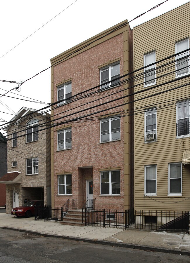 149 Hopkins Ave in Jersey City, NJ - Building Photo - Building Photo