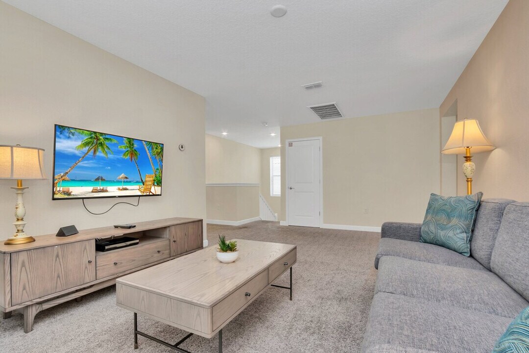 1573 Flange Dr in Davenport, FL - Building Photo