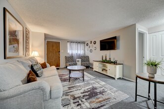 827 Fontmore Rd in Colorado Springs, CO - Building Photo - Building Photo