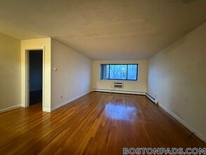122 Dustin St, Unit 35 in Boston, MA - Foto de edificio - Building Photo