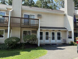 8 Rose Ln in Danbury, CT - Building Photo