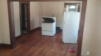 710 Monroe St in Jefferson City, MO - Building Photo - Building Photo